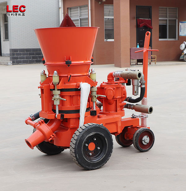 Refractory guniting machine for refractory repairs with water pump