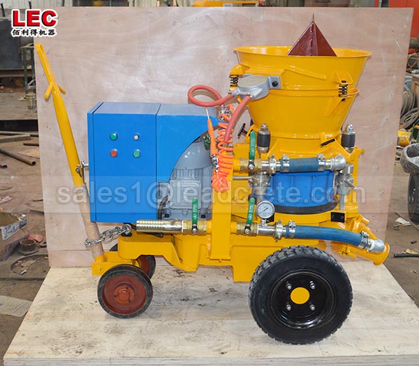 Refractory gunite machine used for furnaces