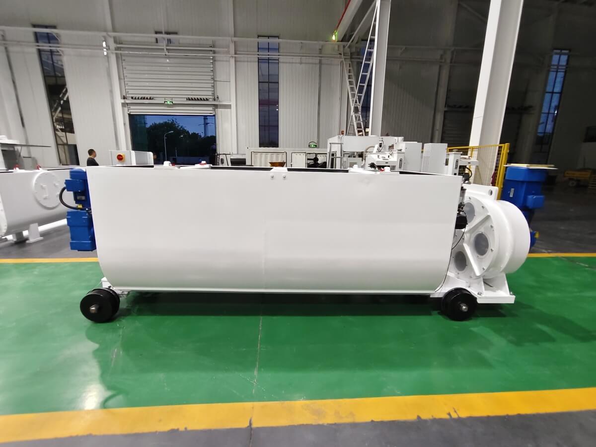 Hose concrete pump with mixer