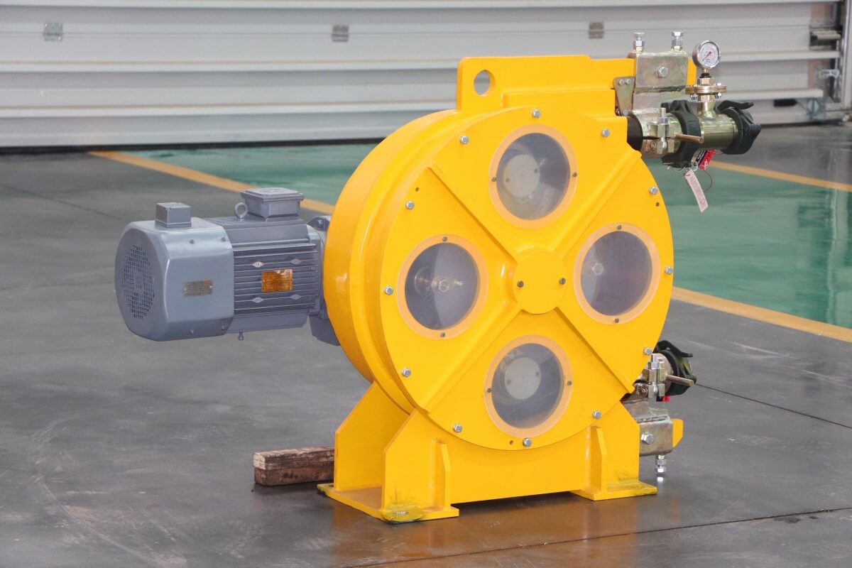 Hose pump for pumping contains solid particles