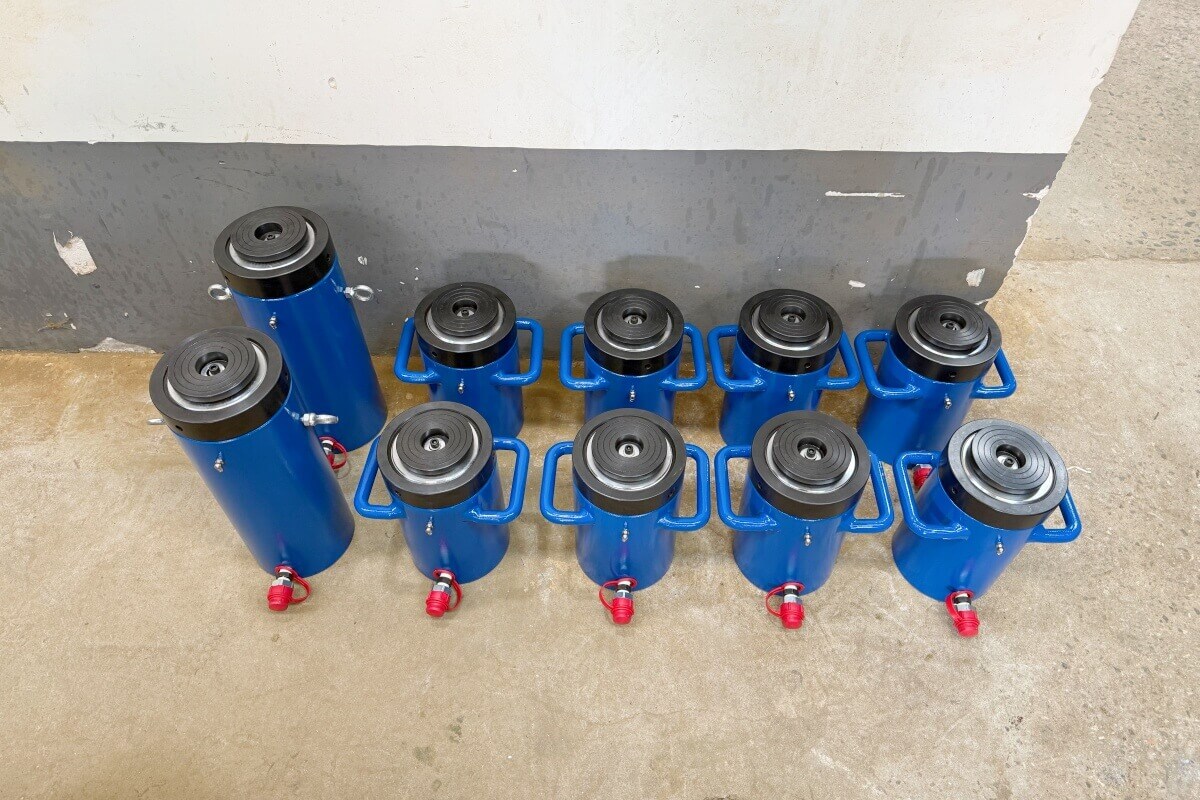 Self-locking type hydraulic jack