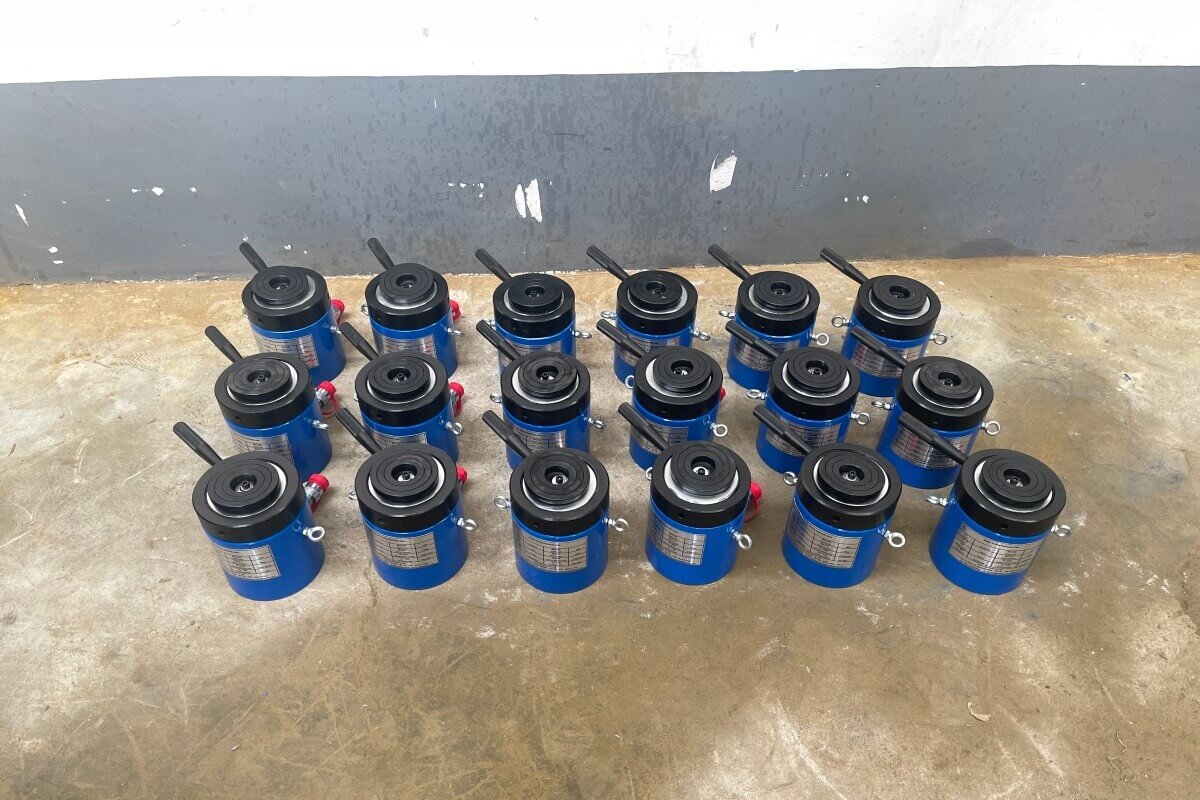 Self-locking type hydraulic jack
