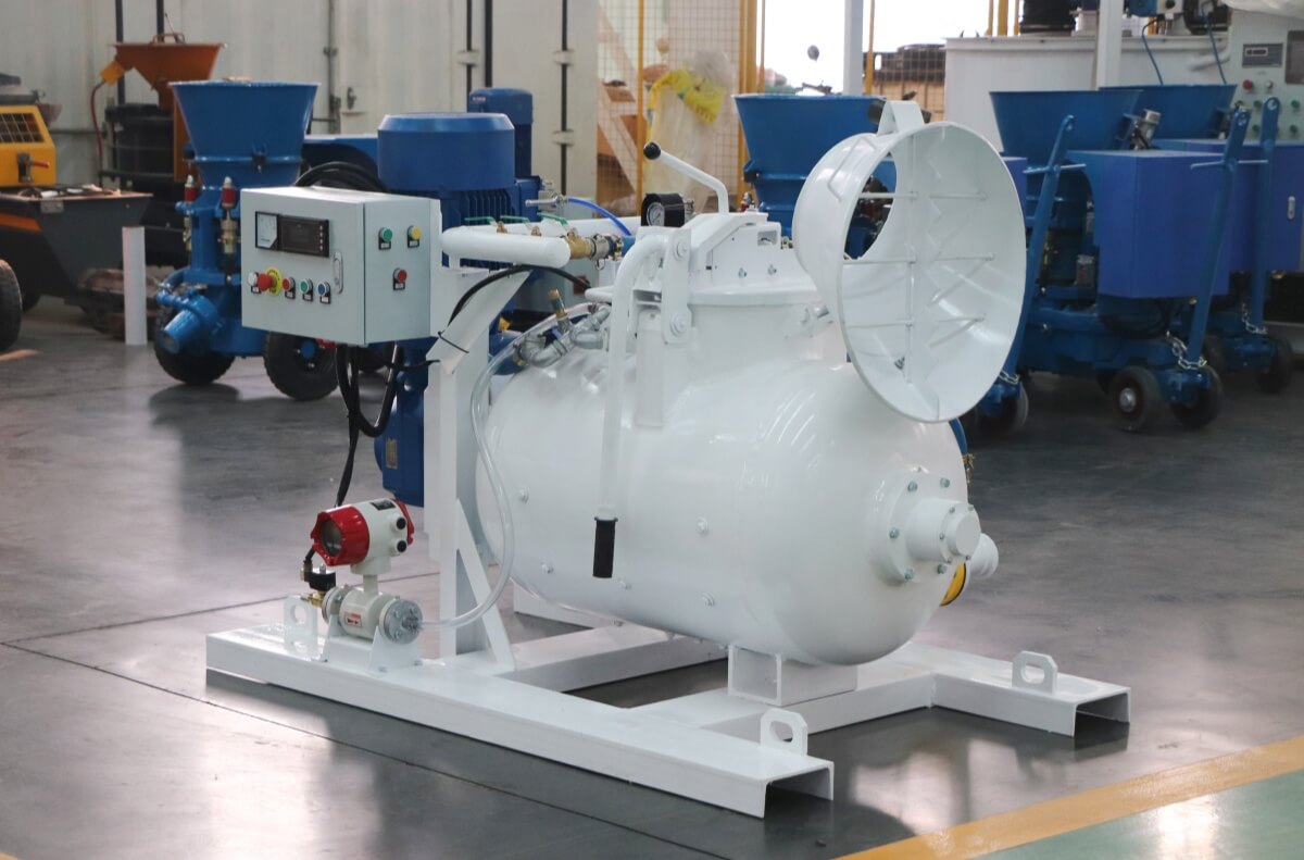 Refractory concrete spraying pump