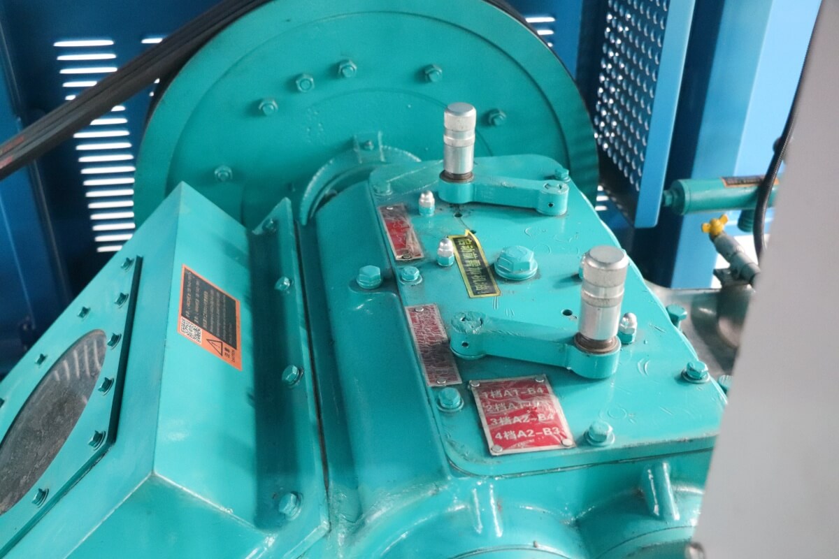 High pressure cement grout pump for drilling